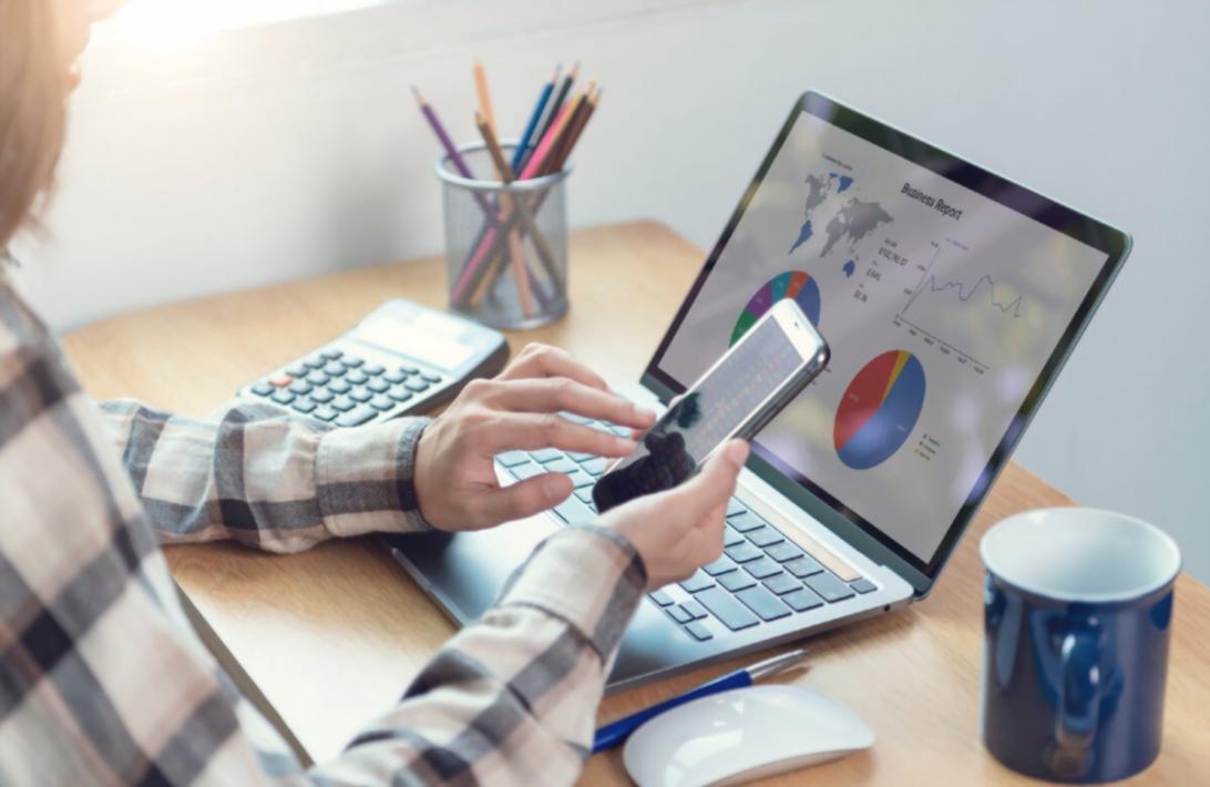 Arbeitsunterlagen und Budget-Notizen